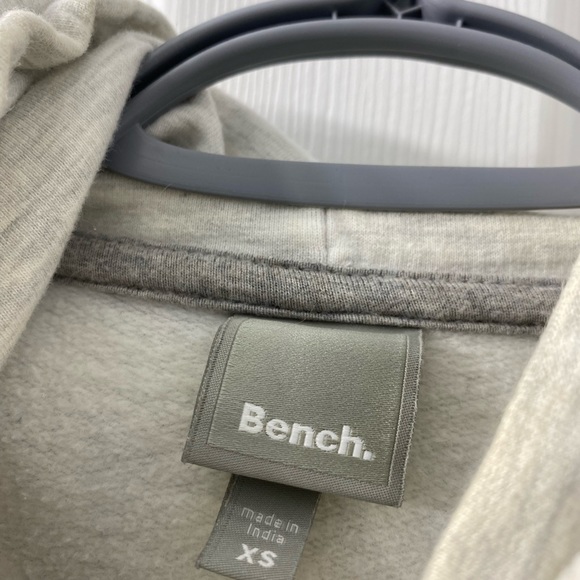 Women bench hoodie. XS - Picture 3 of 3